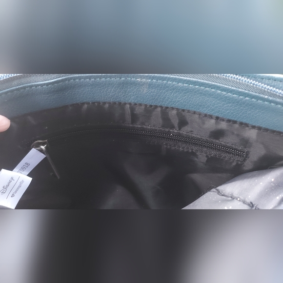 Loungefly Peter Pan & Tinkerbell pixie dust carryall - Picture 4 of 12